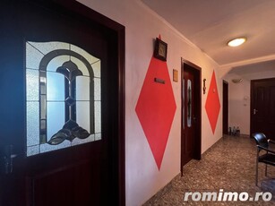 Apartament 3 camere ,B-dul Bucuresti ,central etaj intermediar