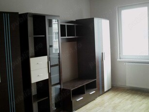 Apartament 3 camere de închiriat, str Muncii