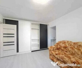 Apartament 3 camere, semidecomandat - zona Astra