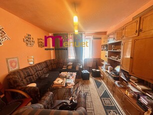 Apartament 3 camere,zona Piata Veche