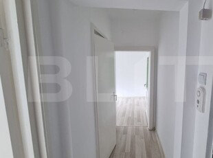 Apartament cu 3 camere, 39mp, zona Valenta