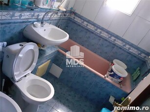 Apartament cu 4 camere, decomandat, in zona Lipovei