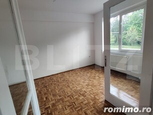 Apartament cu 4 camere semidecomandat