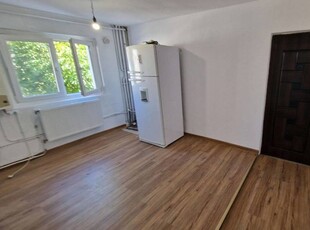 Apartament decomandat 3 camere etaj 3