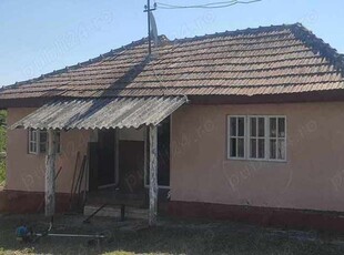 Casă de vânzare cu teren de 2400m2 nr de tlf