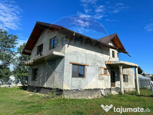 Casă / Vilă cu 5 camere de vânzare în zona Central