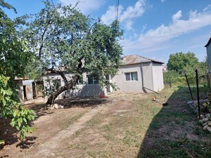 Casa batraneasca din caramida, JARISTEA, an 1962 cu 3 camere, bucatarie, hol, camara si bazin apa