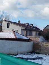 Casa de vinzare pe straduta linistita, aflata la 200 m de centru