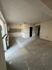 COMISION 0 !!!! Apartament cu 3 camere si 2 bai zona Urusagului !!