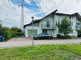 De inchiriat apartament in duplex