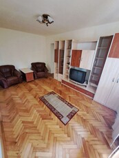 Închiriez apartament 3 camere str. Aluminei Oradea