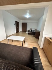 Inchiriez apartament cu 2 camere, etaj 1, decomandat str General Gheorghe Magheru, ultracentral