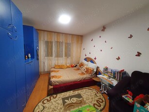 Inchiriez apartament spatios cu 2 camere