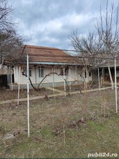 Teren cu casă demolabilă 850 mp Luncavița, Tulcea