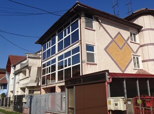 Vand casa in Deva, zona Crangului, D+ P+E1+E2 + pod, constructie din caramida din anul 1986