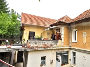 Viziune panoramică asupra Brașovului: Apartament cu personalitate în casa pe Dealul Cetății