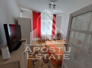 Apartament cu doua camere centrala proprie la casa intrare separata