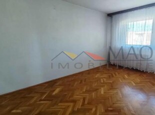 Dambu - Vanzare apartament cu 4 camere - B-dul 1848