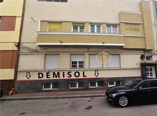 Demisol in Centru | Spatiu pentru atelier, birou, arhiva, sediu