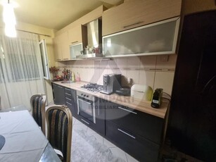 Vand apartament 2 camere Micro 16