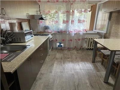 Vanzare Apartament 2 Camere Semidecomandat Aparatorii PatrieiRaul Sadului