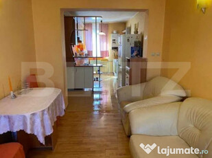 Apartament 3 camere 67 mp, etaj 3, zona Han