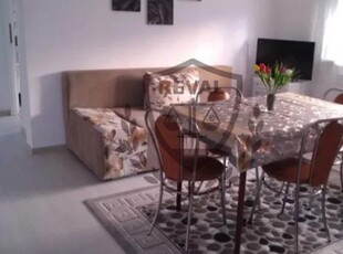 Apartament cu 3 camere, cartier Cetate, zona Piata.