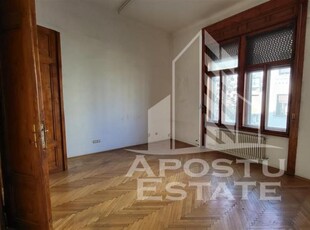 Apartament cu 4 camere, SAD, Piata Victoriei, 180 mp