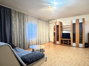 Apartament cu centrala, etaj intermediar, zona Lunei