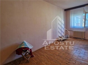 Apartament cu o camera, etaj intermediar, zona Lipovei