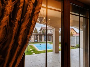 Casa de Lux cu Design Clasic si Piscina la limita dintre Timisoara si Dumbravita