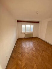 De vanzare Apartament 3 camere, zona Cetate Lic. Sportiv. Pret vanzare: 92000 Euro.