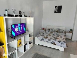 De vanzare apartament cu 3 camere central.