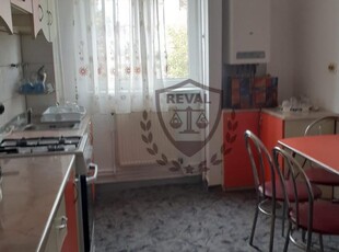 Inchiriez apartament cu 2 camere, 50 mp., Cetate, aproape de bulevard.