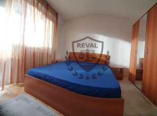 Inchiriez apartament cu 3 camere, 65 mp., zona Centru.