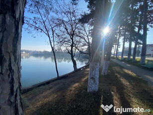 Teren 828 mp vis-a-vis de lac - langa Calul Balan