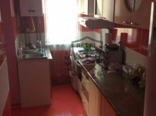 Vand apartament 2 camere, et. 4, zona Cetate, mobilat.