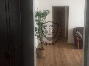 Vand apartament 2 camere, zona Cetate, toate utilitatile.