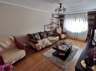 Vand apartament 3 camere, etaj 3, zona Mercur-Kaufland, mobilat.