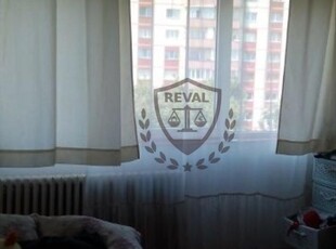 Vand apartament cu 2 camere, zona Centru.