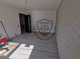 Vand apartament cu 2 camere, zona Tolstoi, recent renovat integral.