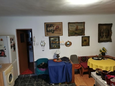 De vanzare apartament 3 camere, demisol str. Emil Racovita !