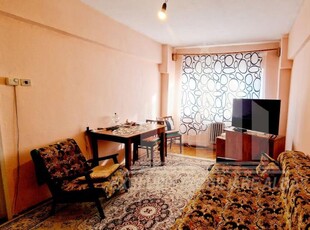 Apartamebt 3 camere zona Cetate -Mercur, etaj intermediar, decomandat