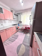 Apartament 3 camere, 2 bai, mobilat, etaj 1, zona Cetate-Liceul Sportiv