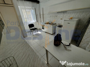 Apartament 3 camere decomandat ETAJ 3 80 MP cu boxă - Petro