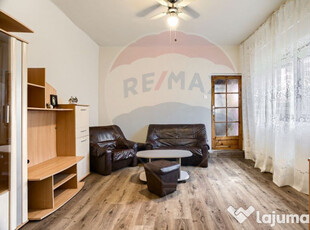 Apartament cu 3 camere de închiriat în zona Central