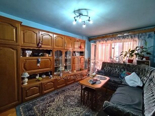 Apartament cu 3 camere de vanzare, Cetate