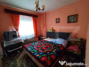 Apartament cu 3 camere decomandat, 58 mp, zona Cetate