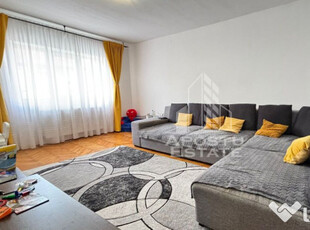 Apartament cu 3 camere, decomandat, centrala termica, zon...