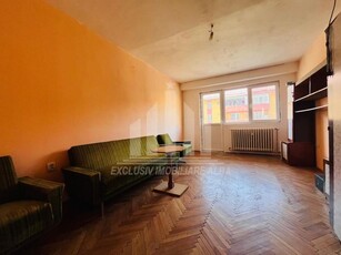 Apartament cu 3 camere decomandate, Centru